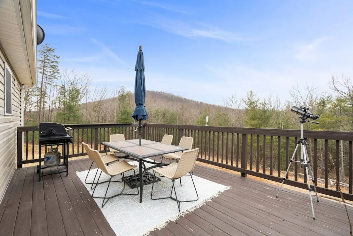 Experience outdoor dining at its finest on our spacious patio, complete with a grill and telescope for a memorable mountain escape.