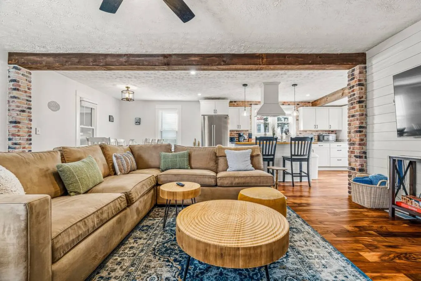 Super comfy & large sofa to sink into! Chill as you watch your favorite Netflix. Open room layout allows you easy access to the kitchen & keep an eye on your younger kiddos!