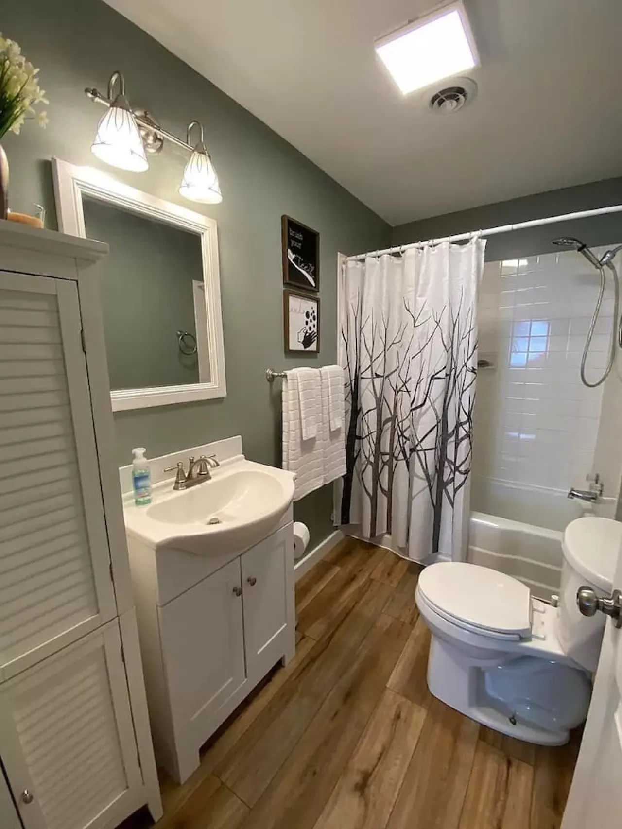 Comfortable bathroom with strong water pressure in the shower