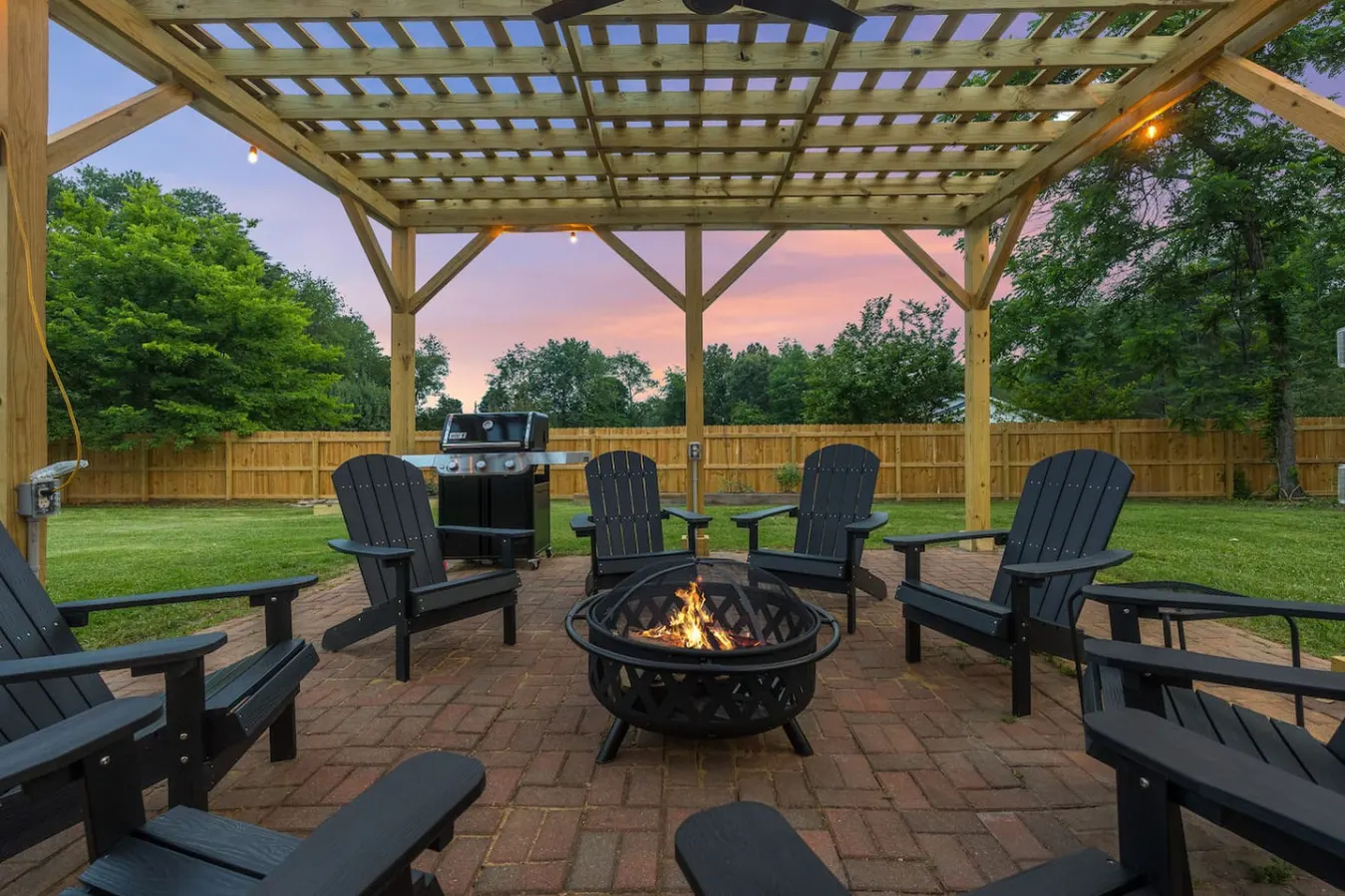 Farmhouse Retreat, 2 Acres Near Downtown, photo 3