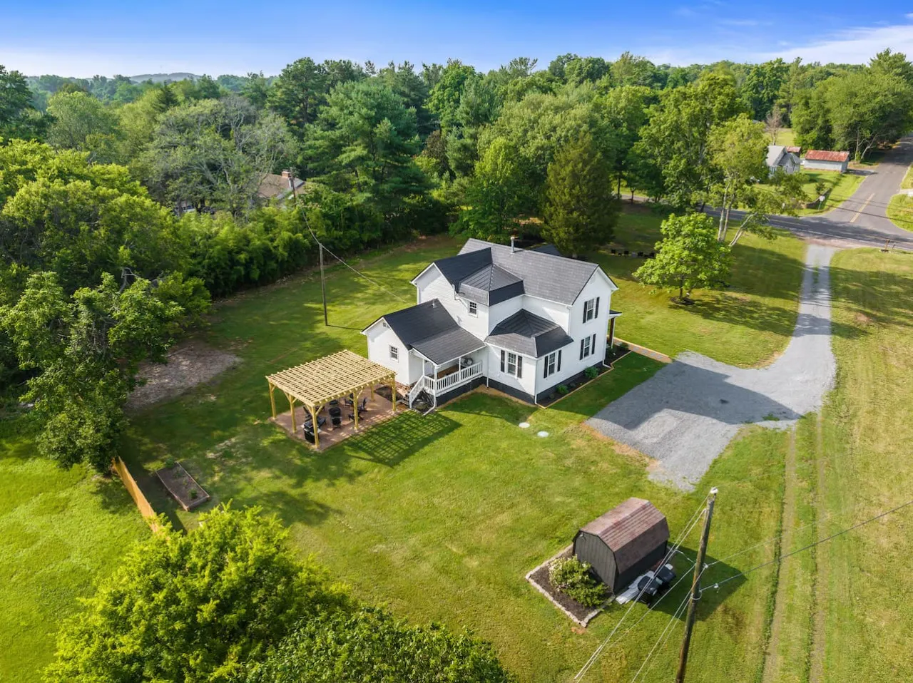 Farmhouse Retreat, 2 Acres Near Downtown, photo 5