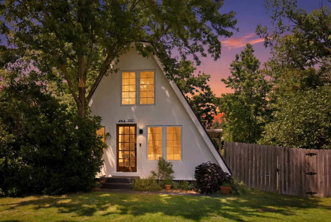 Whimsy A-Frame Near Coler and the Square, photo 1